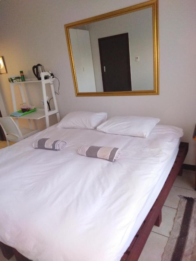 Xenia Bed & Breakfast Windhoek Dış mekan fotoğraf